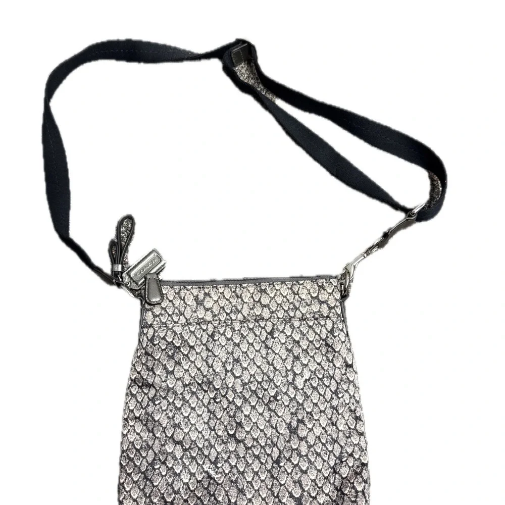 Coach Getaway Snake Print File Nylon Silver Textured Crossbody Bag - EUC - Picture 2 of 10